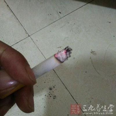 打呼噜都是不良的生活习惯造成的，如吸烟