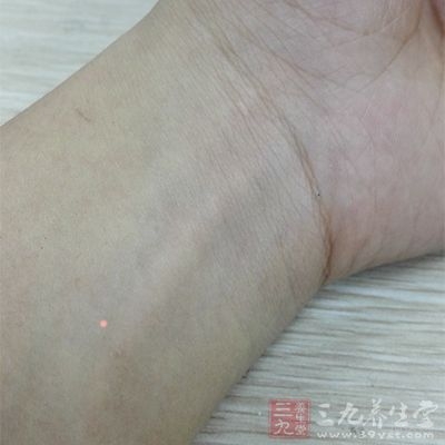 腕横纹上五寸，就是支正穴