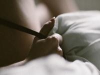 想让她床上求饶，不是忍住不射就好