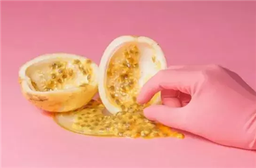 在床上如何让她下面喷水