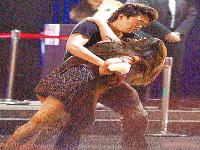 我可以骚你不能扰揭秘酒吧附近捡尸背后的秘密