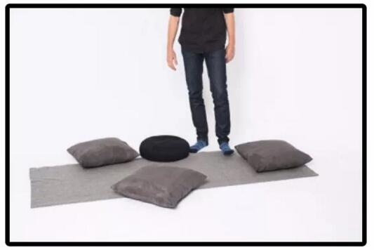 布置一个舒适的垫子在地上