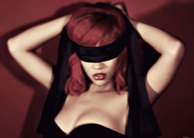 蒙眼、绑手脚！