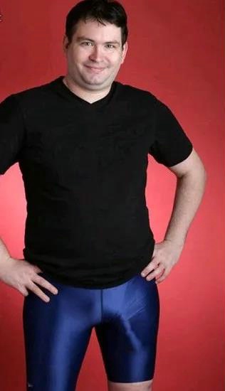 看看美国演员 Jonah Falcon，你就知道答案了！