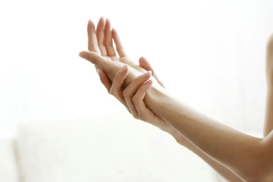 手爱不只是爱爱的前戏！6个手爱小技巧就能让她高潮