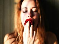 接吻别总伸舌头，多用嘴唇才是王道