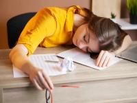 春吃1果、饮2水、按3穴，轻松应对春困秋乏