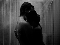 适合游泳池性爱姿势有哪些？水里爱爱要注意什么