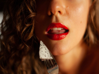 为什么女性假装高潮？假装高潮也有可能是男生