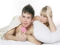 让男人舒服的床上技巧，床上小花招5秒榨干他