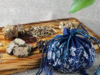 想跟蚊虫说拜拜?不妨用它们自制中药香囊,时尚驱蚊又养生!