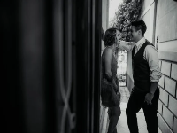 同房到一半女生有尿意，要停止还是继续