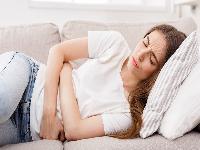 尖疣湿锐女性长在哪里？女性湿锐疣初期症状表现