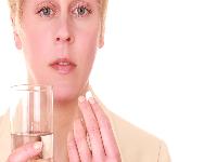 淡盐水清洗对生殖器疱疹有效吗？抗生素预防生殖器疱疹无益反害