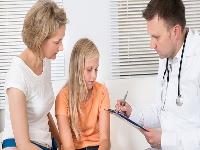 婴幼儿外阴炎的病因有哪些？那些药物可以治疗婴幼儿外阴炎？