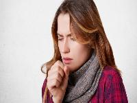 下面流黄分泌物是什么原因 下面擦出黄黄的分泌物怎么办