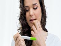 宫外怀孕能用验孕棒测出来吗？怀孕一一个月怎么打掉最安全