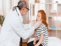 孩子有性问题父母应该怎样和孩子沟通？提醒孩子重视个人隐私养成良好习惯