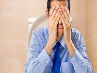 大便时痔疮露出来一直滴血